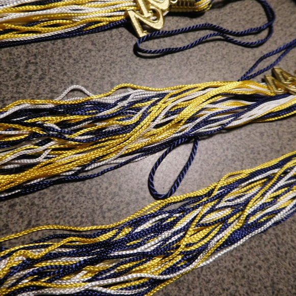 2022 MOTAR BOARD TASSLE GRADUATION NAVY BLUE WHITE YELLOW TASSEL TASSLE JOSTENS - Picture 3 of 3